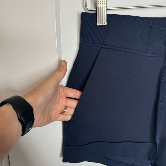 Athleta Midtown 4” Navy Blue Drawstring Cuffed Shorts Size XS - Picture 3 of 8